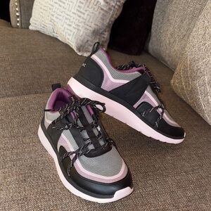 BNWOT No Box.. Vionic Austyn Sneakers Women's 8